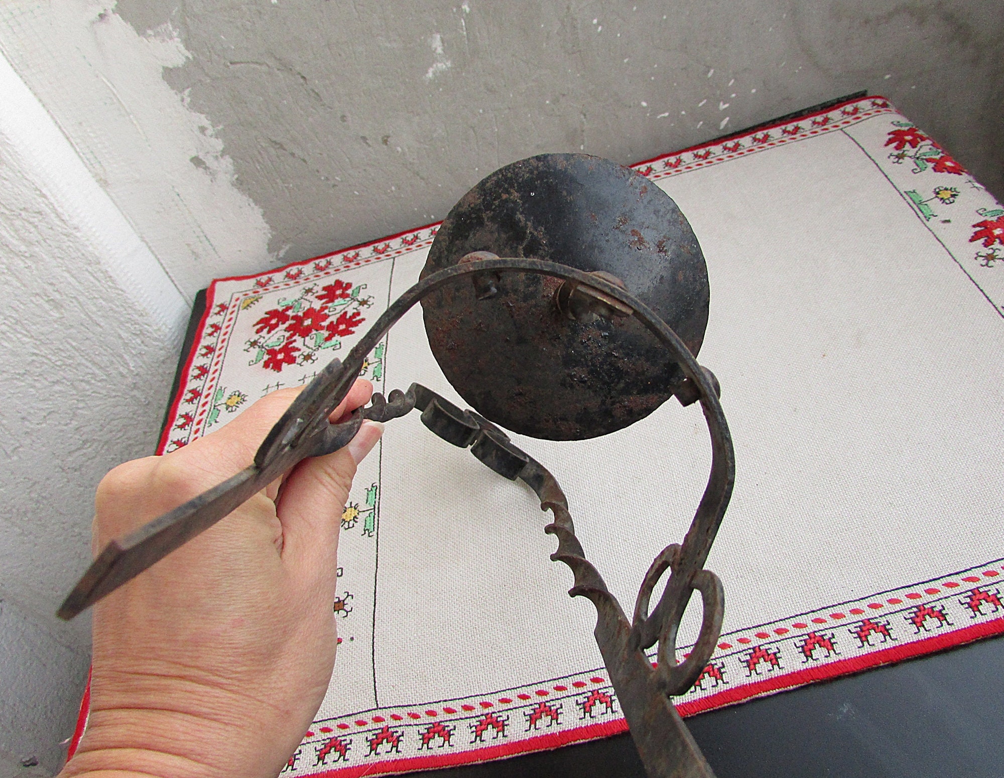 ヴィンテージ錬鉄製壁掛けキャンドルスタンド、素朴な70年代風装飾