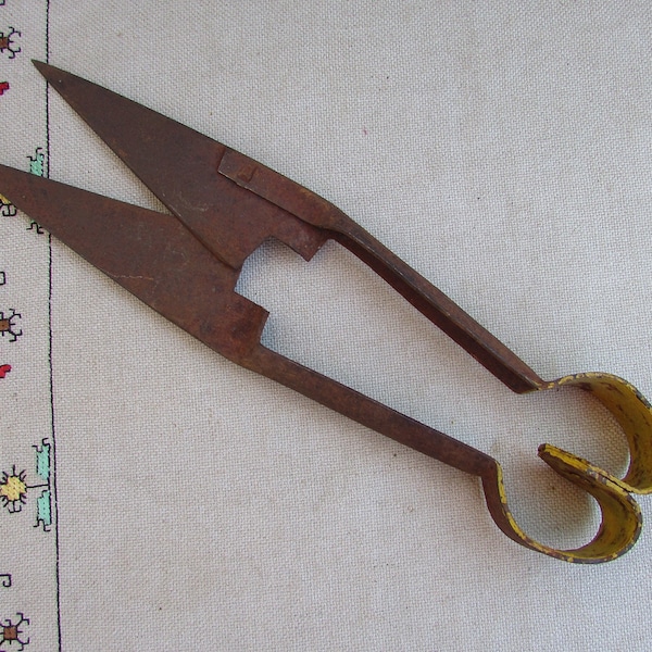 Vintage Metal Sheep Shears 1920s, Antique Scissors, Rusty Sheep Shears, Primitive Sheep Shears, Rustic Sheep Scissors, Farmhouse, Old Tool