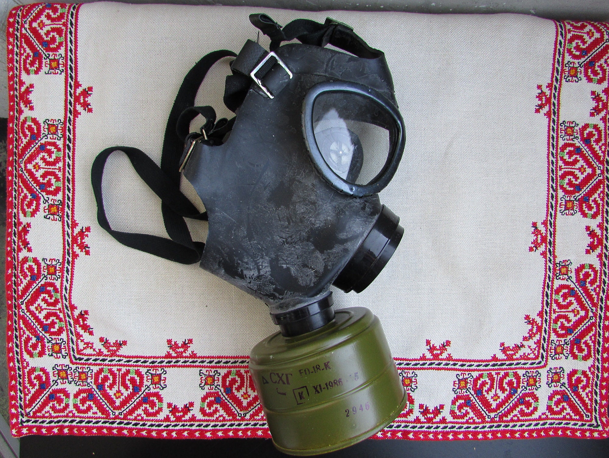 Poster photo vintage masque à gaz militaire - Décoration murale sur toile -  Décoration d'intérieur - Esthétique - 50 x 75 cm - Style cadre : :  Maison
