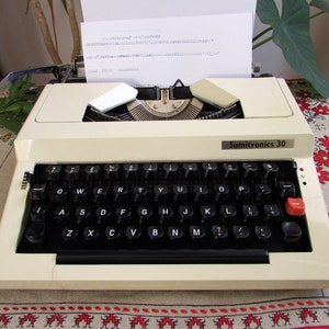 Vintage Typewriter Sumitronics 30, Working Portable Typewriter in Original Case, Mechanical Typewriter, QWERTY Keyboard