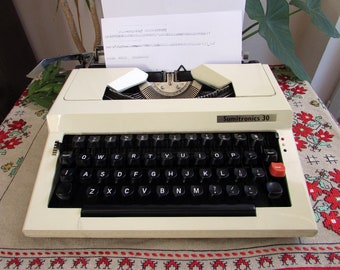 Vintage Typewriter Sumitronics 30, Working Portable Typewriter in Original Case, Mechanical Typewriter, QWERTY Keyboard