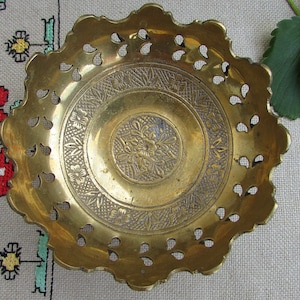 Rare Vintage Brass Footed Bowl, Brass Pedestal Bowl, Floral Bowl with Scalloped Edge, Ornate Candy Fruit Dish, Decorative Etched Brass Bowl