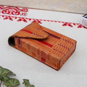 Portasigarette in pelle marrone vintage, scatola per sigarette marrone, portasigarette raro, scatola per tabacco in pelle lavorata, scatola per carte, regalo per fumatori
