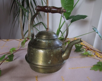 Vintage Messing TeeKessel mit Holzgriff, kleine Messing Wasserkocher mit Holzgriff und abnehmbaren Deckel, kleine dekorative rustikale TeaKettle Topf