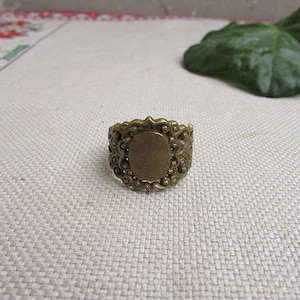 bague en laiton vintage Мen Women, bague gravée solide, bague en laiton unisexe, timbre en laiton, bague massive avec ornements, bague en métal faite à la main