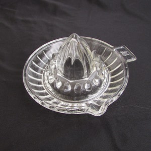 Vintage Glass Citrus Juicer, Citrus Reamer, Retro Clear Glass Juicer, Old Citrus Juicer, Fruit Juicer, Mid-Century Hand Juicer