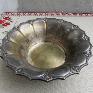 Rear Vintage Silver Color Bowl, Metal Fruit Bowl, Bowl with Scalloped Edge, Ornate Candy Fruit Dish, Decorative Silver Tone Engraved Bowl
