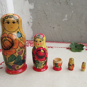 Vintage Russian Wood Matryoshka Nesting Dolls, 4 Piece Set #2, Made in Russia, Authentic Set Wood MATRYOSHKA Babushka