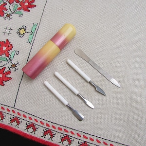 Vintage Portable Manicure Kit 1970’s, Mini Manicure Set 4 Parts in Bakelite Box #3, Travel Manicure Set, Pocket Size Bakelite Manicure Kit