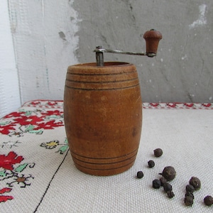 Vintage kleine Holz Pfeffermühle, Holz Pfeffermühle, Vintage Mühle, Vintage Holz Pfeffermühle, Holzmühle, Vintage Pfeffermühle