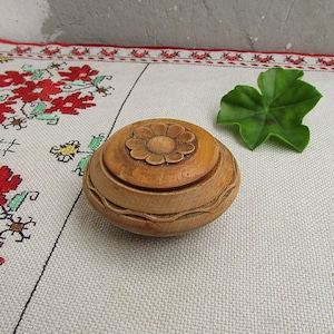 Vintage Hand-turned Wooden Salt Shaker, Hand-carved Wood Salt Shaker for Spices, Wooden Cellar, Handmade Salt and Pepper Holder
