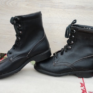 Schwarze Leder-Militär-Kampfstiefel, Vintage 1970er Jahre bulgarische Armee-Schwarz-Leder-Stiefel, alle Leder-Kampfstiefel, Frauen-Größe US 8,5