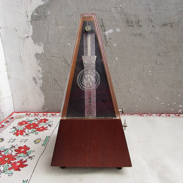Vintage Metronome Maelzel GDR, Wooden Mechanical Wind-up Metronome, DDR Metronome, Chime Musician Tool, Musician Gift, Piano Teacher Gift