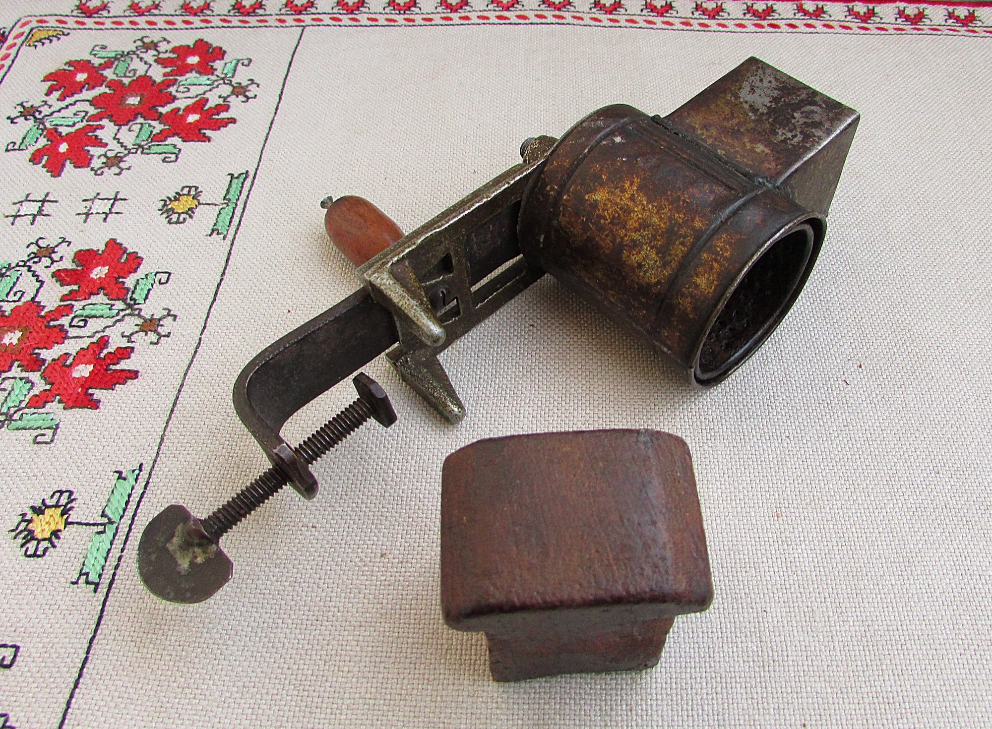 Vintage Walnut Table Grinder Retro Walnut Grinder Old Manual Etsy
