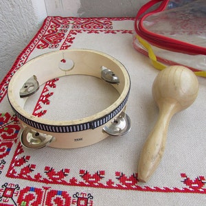 Musikinstrumente, Vintage Holz Tambourin und Maracas, Set Hand musikinstrumente, Volkstrommel Dajre, Sammlerstücke