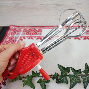 Vintage Metal Egg Beater, Metal Hand Mixer Gloria, Made in DDR, Hand Crank Egg Beater with Plastic Handle, Hand Crank Mixer, Retro Kitchen