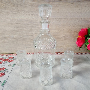 Vintage Glaskaraffe mit sechs Gläsern, Diamantmuster Glas Aperitif / Digestif / Cordial Set Dekanter mit Stopfen und 5 Tassen