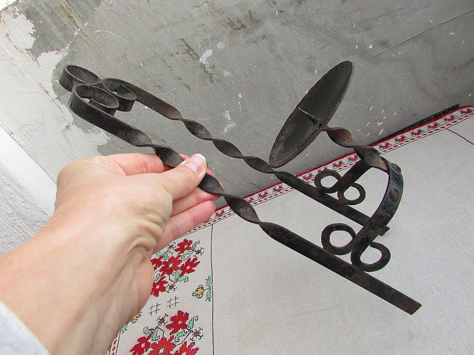 ヴィンテージ錬鉄製壁掛けキャンドルスタンド、素朴な70年代風装飾