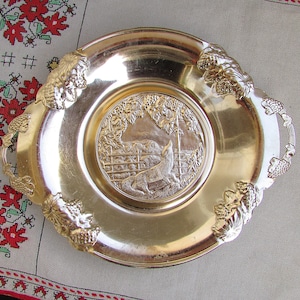 Alte dekorative Blechplatte, Retro-Souvenir-Teller 1970er Jahre, seltene verzierte Brotplatte, russische Metallplatte, UdSSR-Sammelmetallplatte