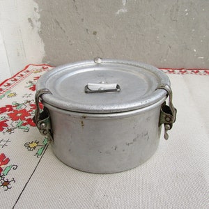 Vintage bulgarische militärische Aluminiumschüssel, Soldaten-Aluminiumbecher, Aluminiumtopf, Reise-Aluminiumschüssel 50er Jahre, Armeemahlzeitset