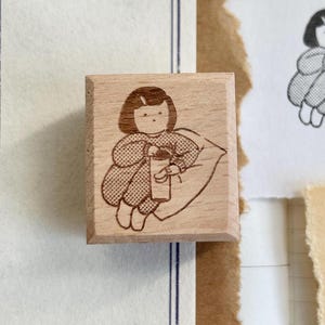Niedrige Energie Mädchen Illustration | Essen Chips Stempel | Benutzerdefinierte Holzstempel | Journaling Artikel
