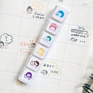 Niedrige Energie Mädchen | Faules Vibe-Thema | Fräulein Ng Yuk 6 in 1 Druckknopfstempel | Habit Tracker | Journaling Elemente | Planer Stempel | Ministempel