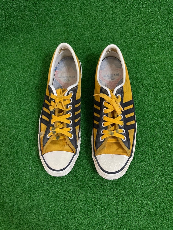 Gold low top converse sales