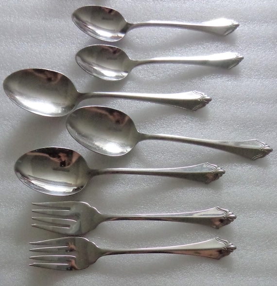 4 Community by Oneida  GOLDEN KENWOOD Stainless Flatware Salad Forks USED 