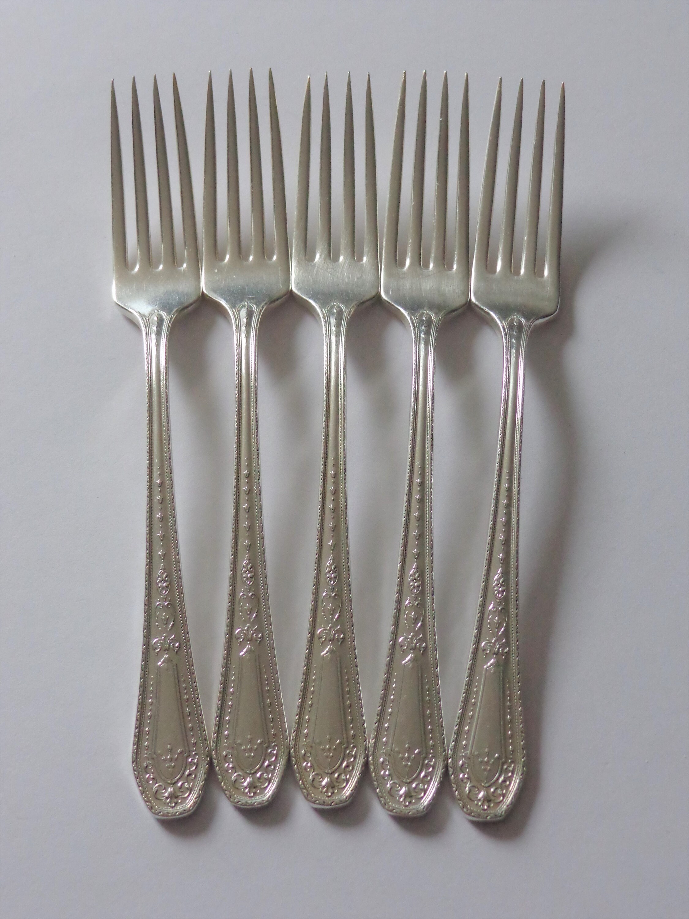 Oneida Community Hampton Court Silver Plate, 5 Dinner Forks Fork