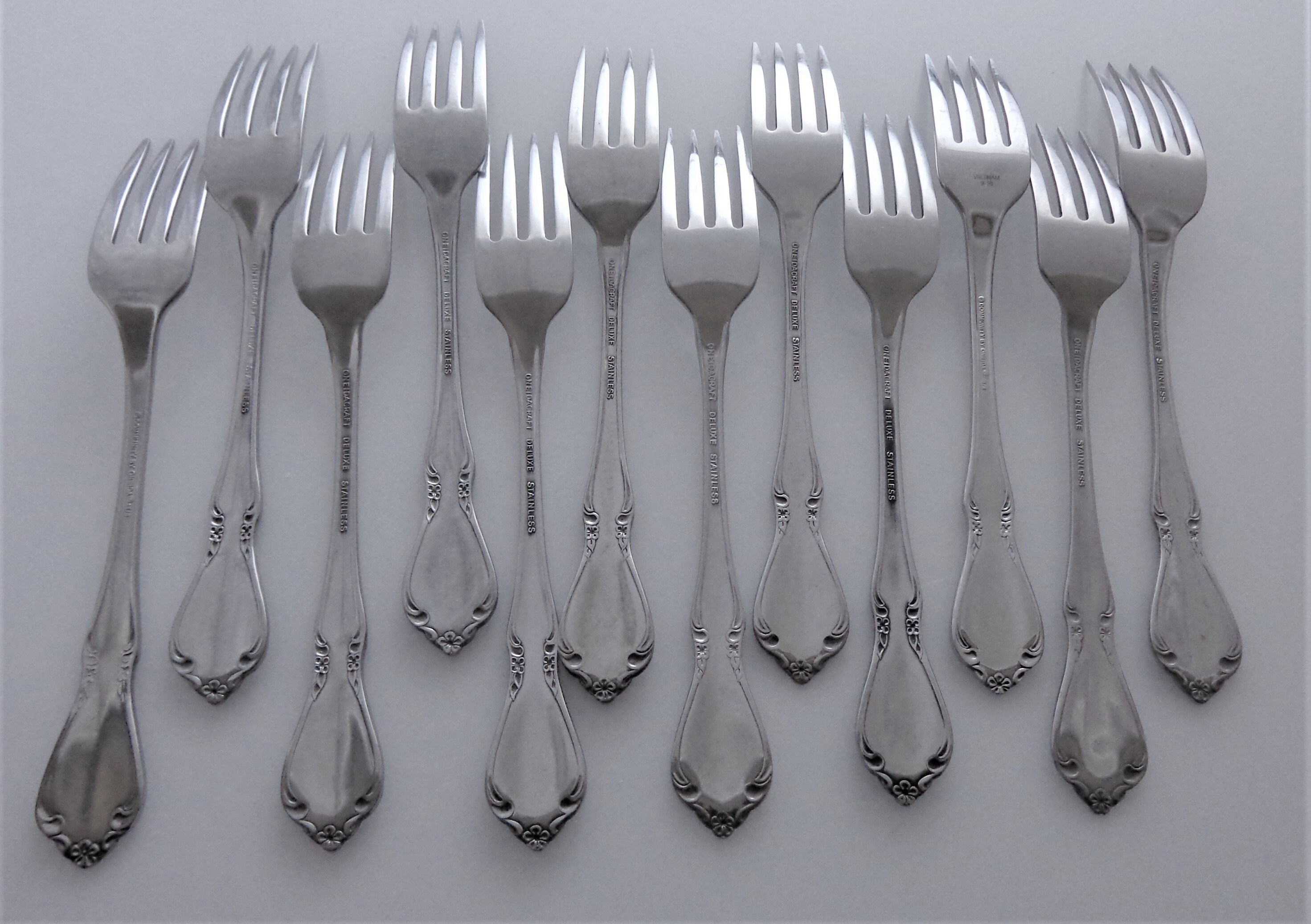 Oneida Chateau Stainless Flatware, 12 Dinner Forks - Fork, Scrolls Oneida Chateau Stainless Steel Flatware