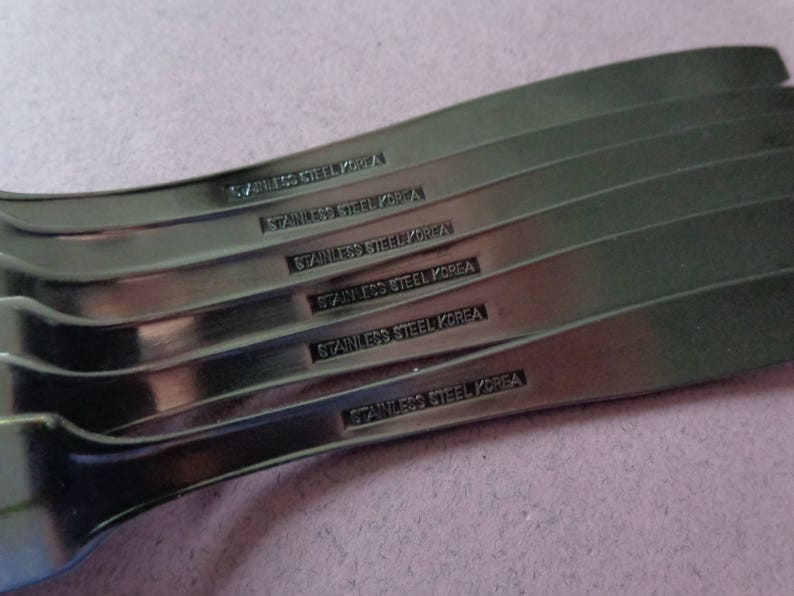 Unknown Mfg Flatware 6 Knives knife Stainless Fish Knives Black accents Unknown pattern