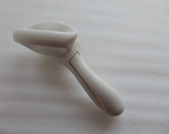 Tupperware Smooth Edge Can Opener White