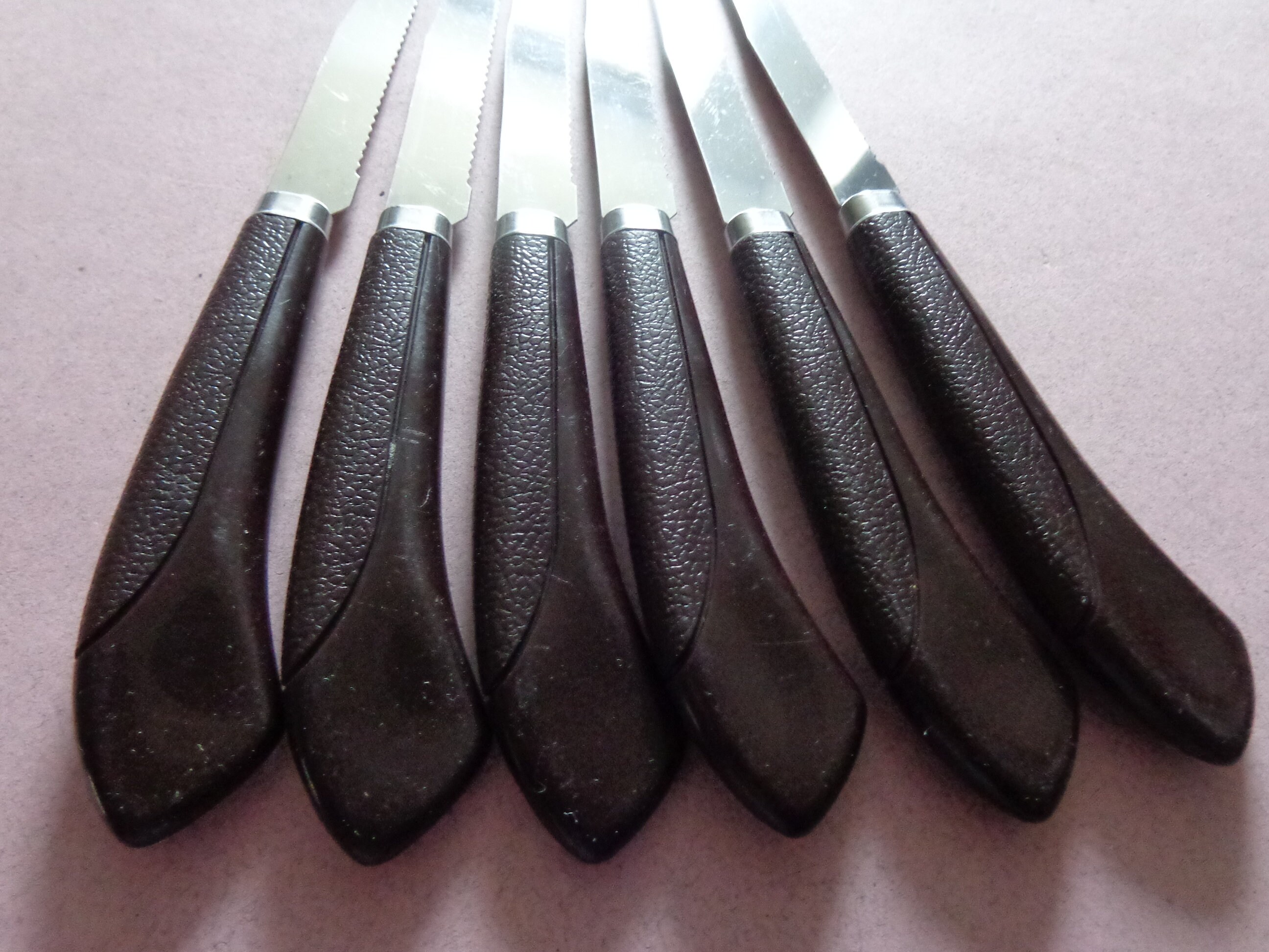 Quikut Steak Knife Set, Stainless Kitchen Cutlery, 6 Steak Knives, Dark
