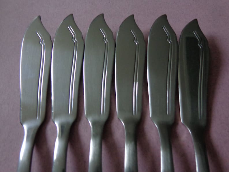 Unknown Mfg Flatware 6 Knives knife Stainless Fish Knives Black accents Unknown pattern