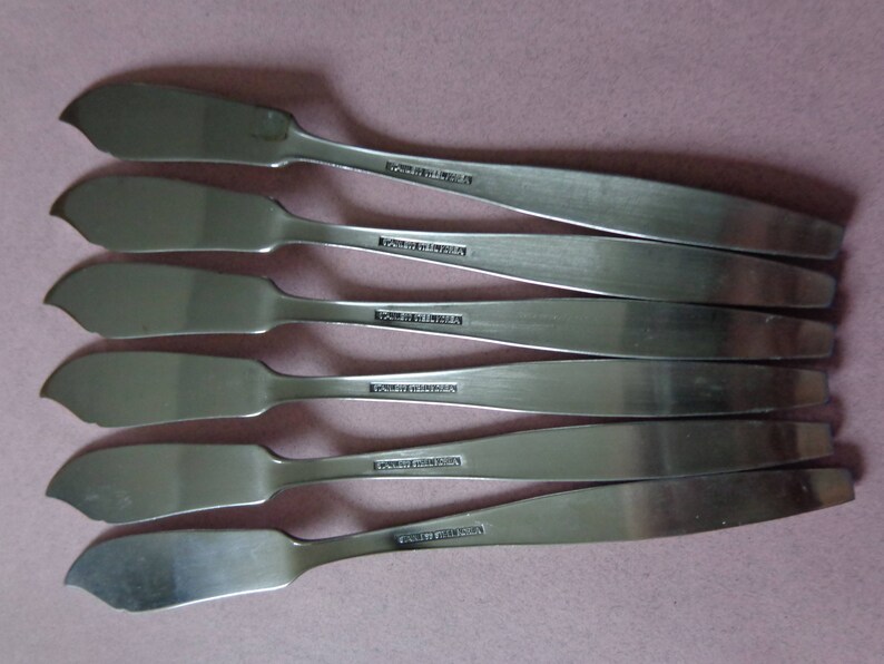 Unknown Mfg Flatware 6 Knives knife Stainless Fish Knives Black accents Unknown pattern