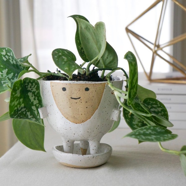 Planter with Saucer and Drainage - Luna - Planter with Feet