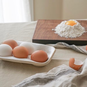 Egg Nest - Ceramic Egg Holder for 6 Eggs