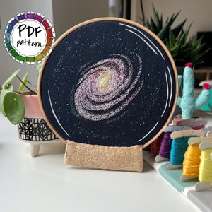 Voie lactée dans la boule à neige. Modèle de broderie à la main PDF (téléchargement numérique)