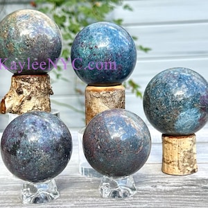 Lot de 5-6 sphères de cristal rubis cyanite naturel en gros 4,8 à 5 livres