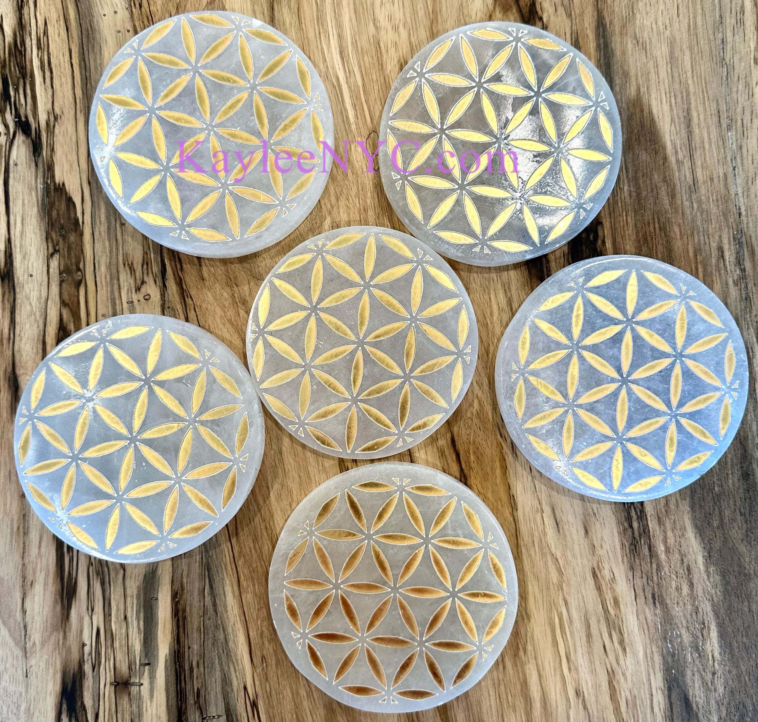 Budawi Selenit Untersetzer Mit Om Gravur - 10 Cm Rund, Naturweiß