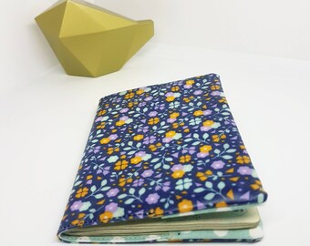 Étui à passeport, protège passeport, pochette en coton enduit fleuri violet doublure coton vert d'eau à pois, coton japonais, jaune à fleurs