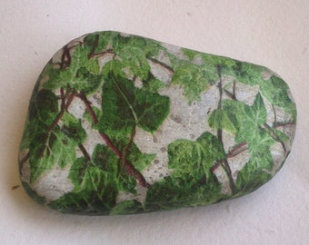 IVY PAPERPAPER, STONE decorated with leaves