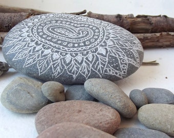 DECORATED STONES, MANDALAS, river stones, paperweights