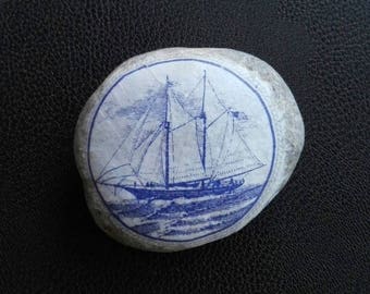 PAPER PAPER STONE SAILBOAT with decoration in decoupage