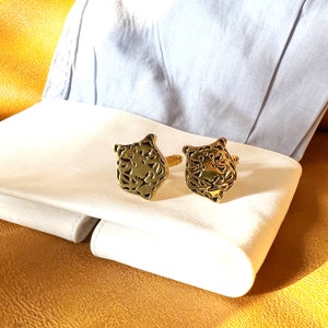 Tiger cufflink set in Gold finish, best gifts for him, gifts for groomsmen, mens jewelry, Tiger jewelry, Animal cufflinks for mens