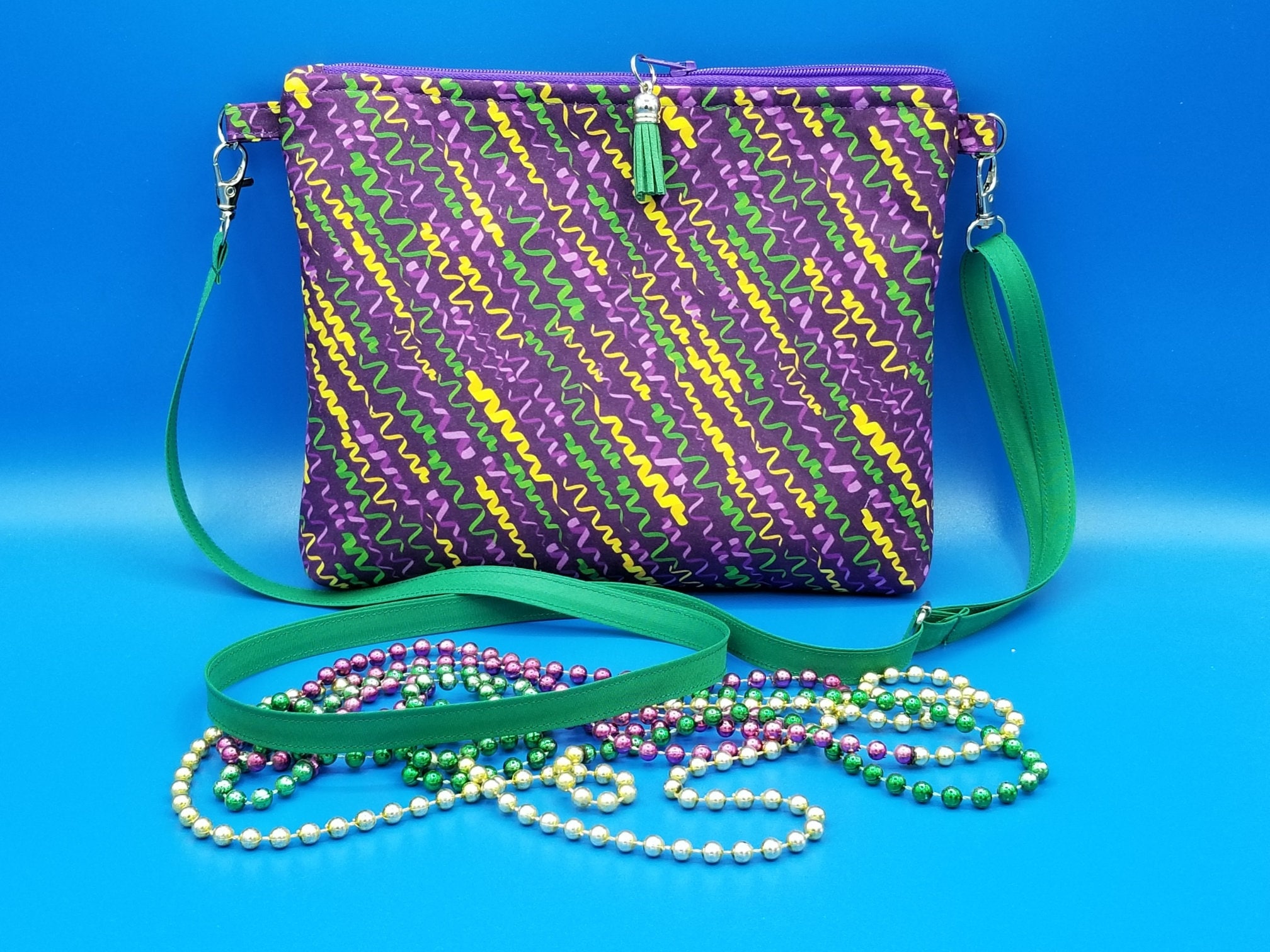 Umhängetasche mit Tasche, Mardi Gras Luftschlangen-Motiv. Ideal für Erwachsene, Jugendliche und Kinder. Verstellbarer Riemen. Vollständig gefüttert. Tolles Geschenk