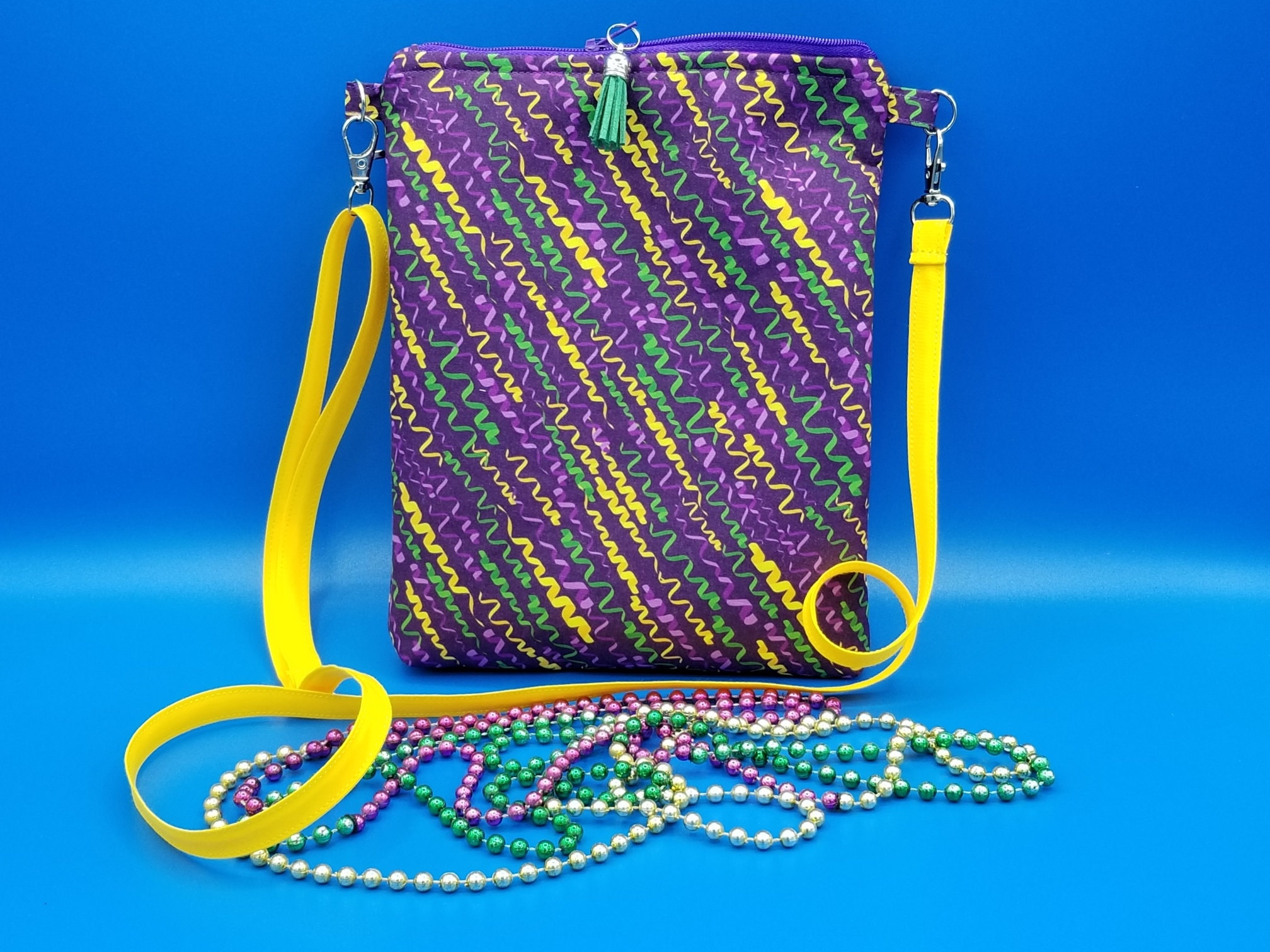 Umhängetasche mit Tasche, Mardi Gras Luftschlangen-Motiv. Ideal für Erwachsene, Jugendliche und Kinder. Verstellbarer Riemen. Vollständig gefüttert. Tolles Geschenk
