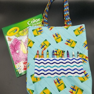 Kleur tote bag, krijt motief gewatteerde stof, kleurboek en kleurpotloden of kleurpotloden inbegrepen, geweldig cadeau voor kinderen, tieners, volwassenen