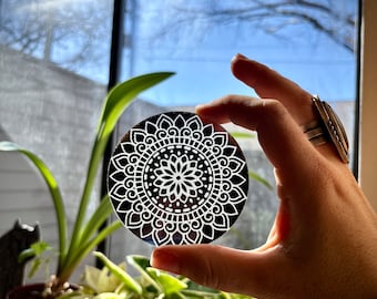 Specchio Mandala inciso: specchio artigianale sferico smussato per l'arredamento della casa