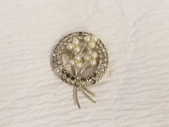 Beautiful Vintage Rhinestone and Pearl Pin, Pearl… - image 2